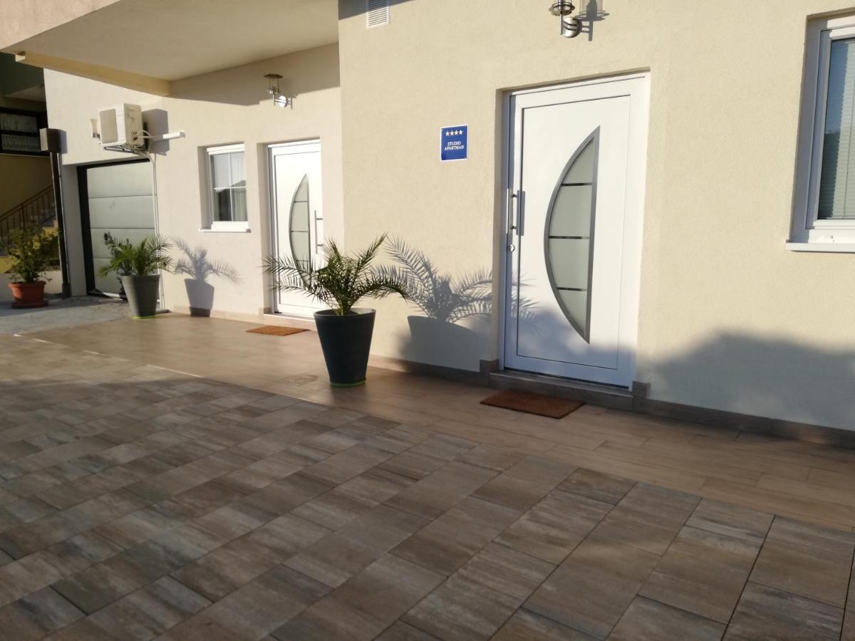Apartments Villa Urbajs Vrsar Exterior foto